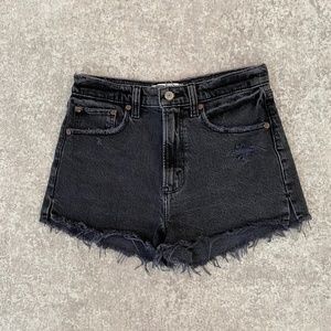 Abercrombie High Rise Mom Short (26) in Washed Black